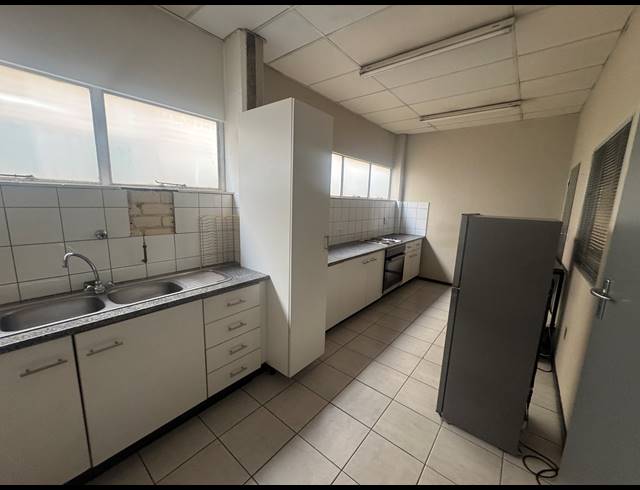 512M² OFFICE TO LET IN WYNBERG